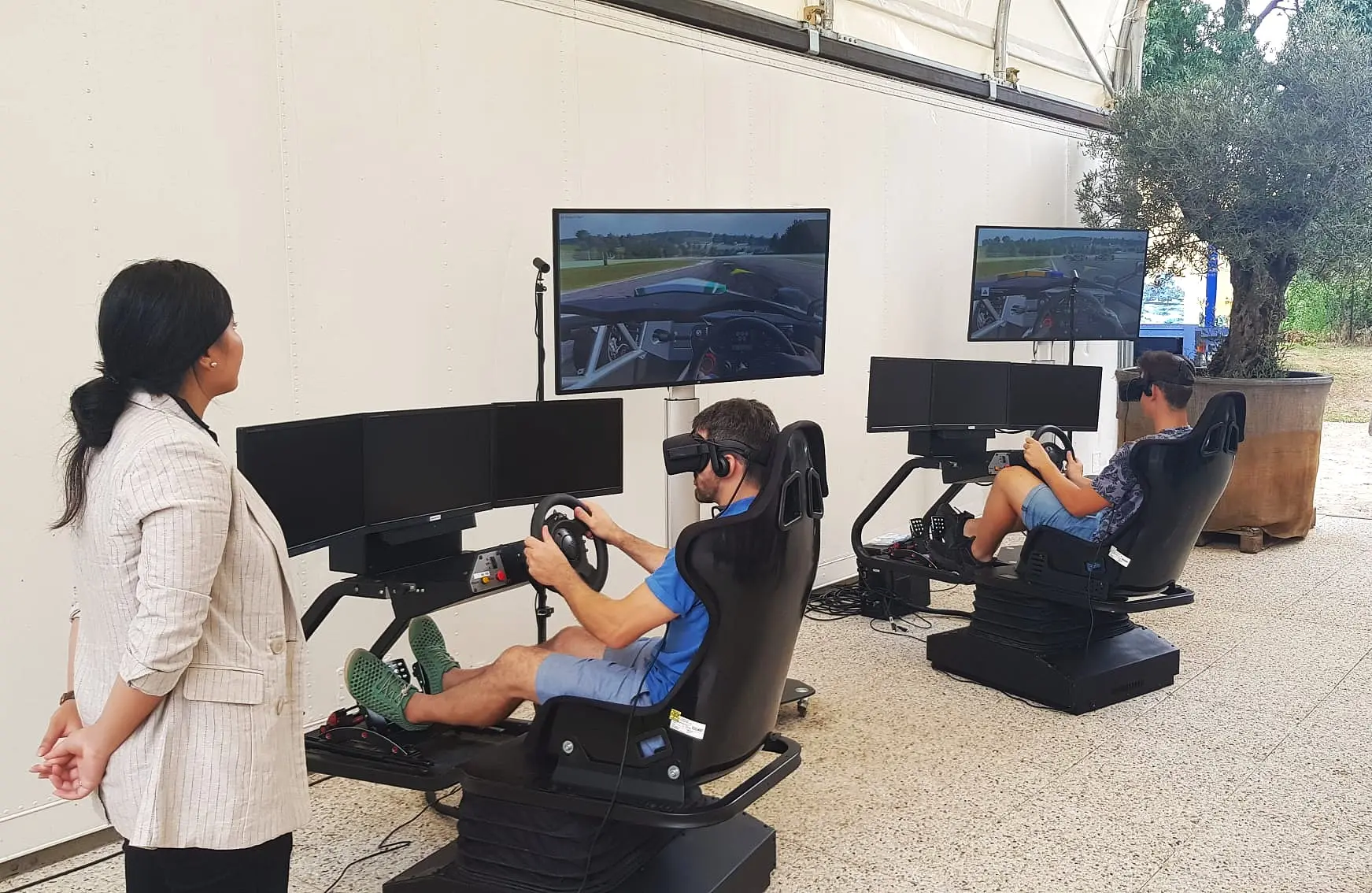 VR Fahrsimulator mit Recaro-Sitz und Force-Feedback-Lenkrad